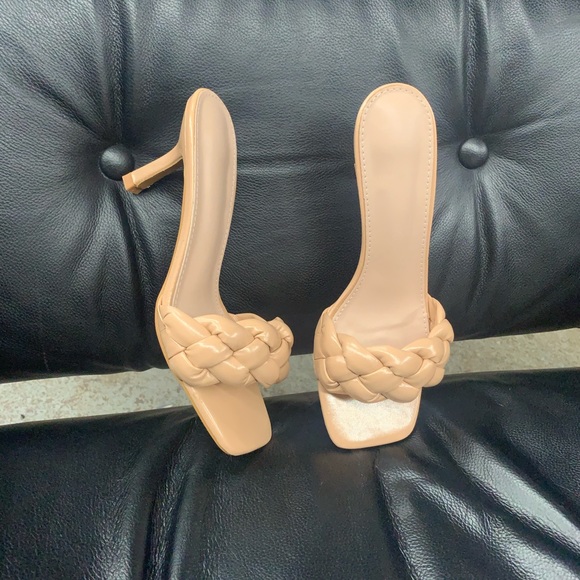 Braided Low Heel Mule Sandal in Beige Faux Leather - Picture 2 of 7